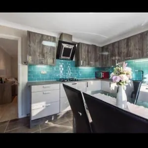 https://rainbow-quays.cambridgehotelsuk.com